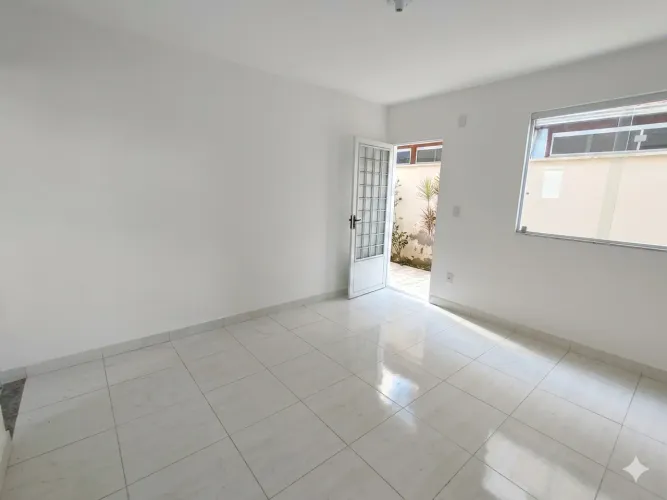 Casa geminada 2 quartos 1 vaga de garagem a venda bairro Bonsucesso!!!