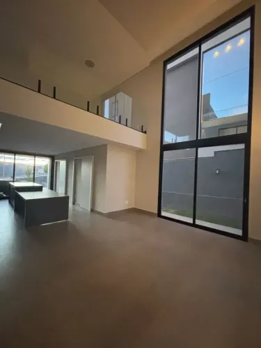 Casa Alto Padrão c/4 suítes c/ espaço gourmet e piscina Cond. Costa Laguna Aphaville Nova
