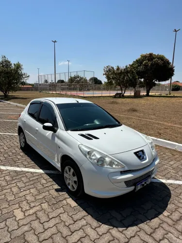 Peugeot 207 XR 1.4 Flex 8V 5P 2013