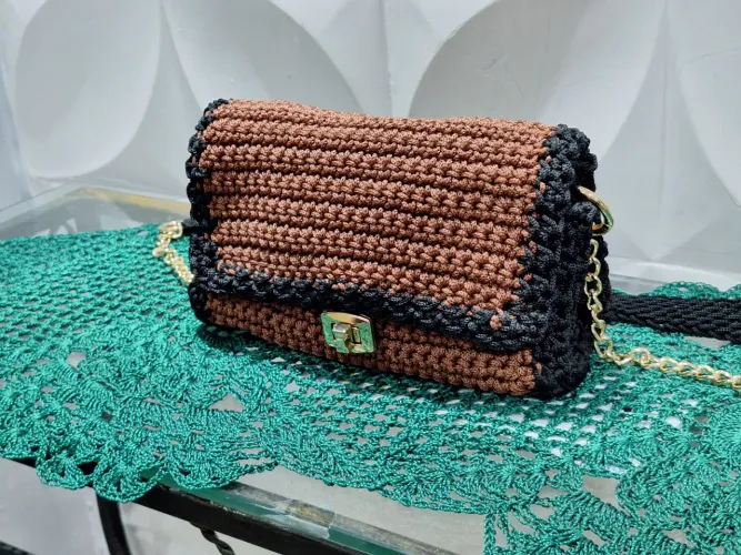 Bolsa de croché artesanal