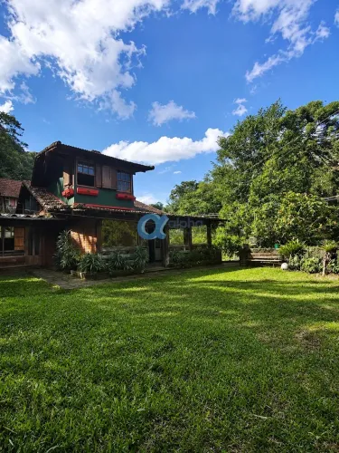 Linda Casa Rústica para Locação - Próximo ao pórtico do Quitandinha - Petrópolis/RJ