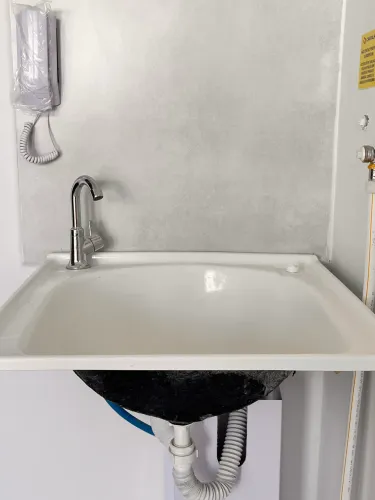 Tanque Fibra 60x60 cm Branco + torneira