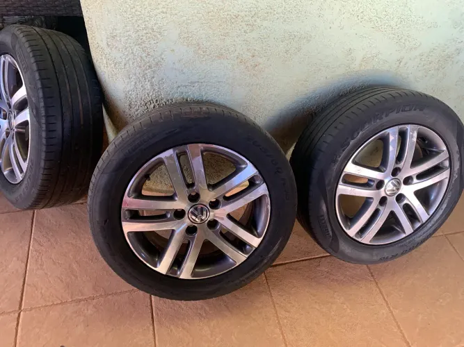 Jogo de Rodas Golf Aro 16 com pneus muito bons