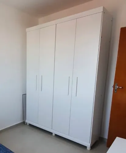 Vendo armário 4 portas