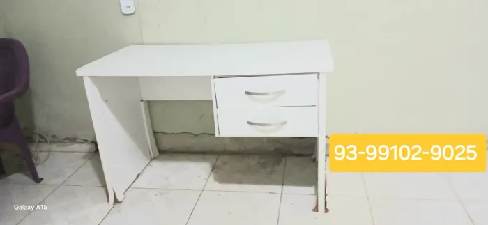 Mesa, cadeira e escrivaninha