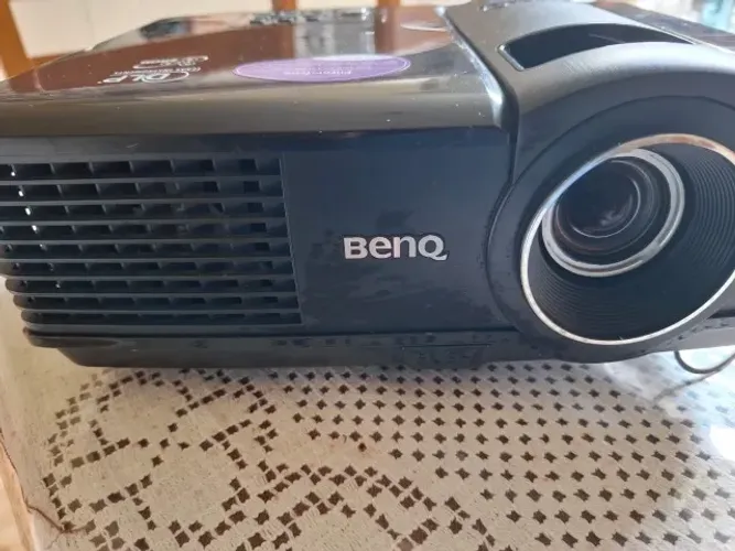 Projetor BENQ MP 515, DLP usado, cor preta.