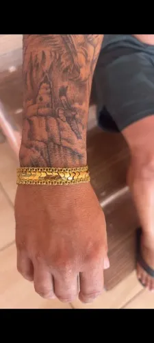 Vendo essa linda pulseira em ouro 18 muito bem trabalhada,pesando 18,21 gramas