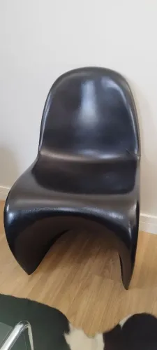 2 cadeiras Panton Chair pretas - design icônico