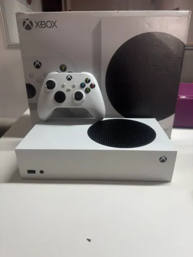 XBOX SERIES S (EM BOAS CONDIÇÕES)