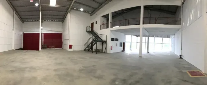Galpão/Depósito/Armazém para aluguel possui 2500 metros quadrados