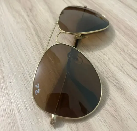 raridade: ray-ban aviador - lente marrom e armação dourada