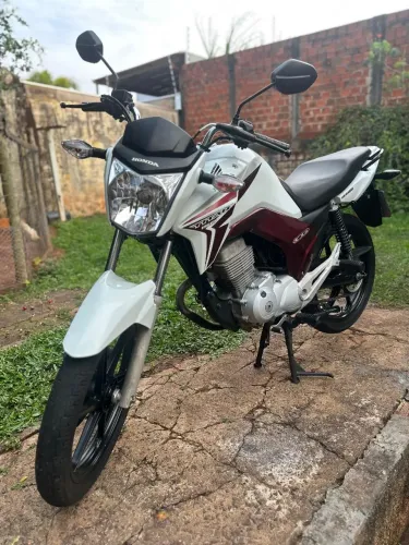 Vendo Honda CG Titan 150 ESD, ano 2014, cor branca!