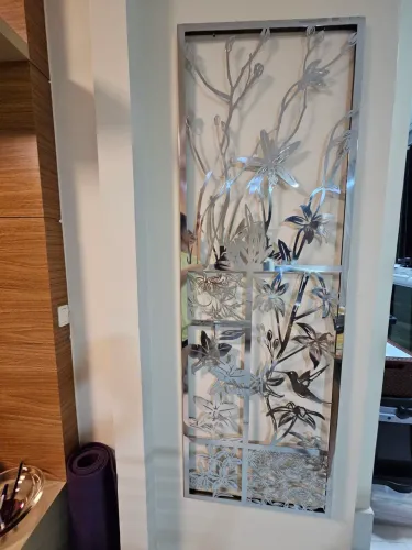 Painel de aço inox / Obra Ana Paula Castro