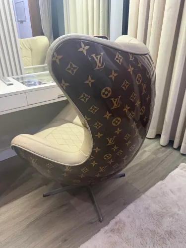 Poltrona Egg Louis Vuitton
