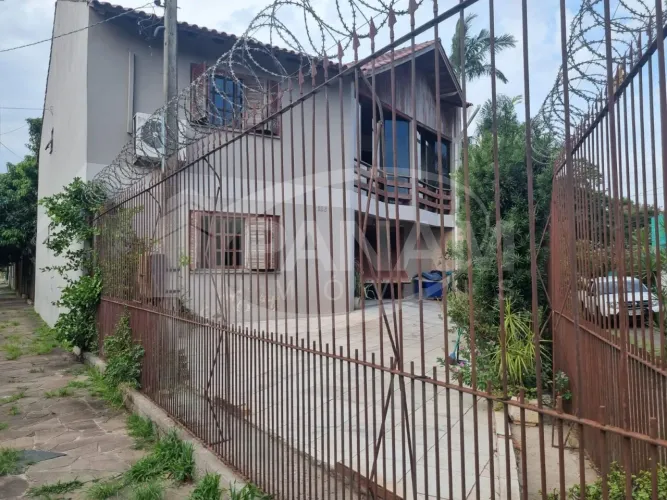 Casa 3 Dormitórios, 4 Vagas, no Bairro Parque Santa Fé