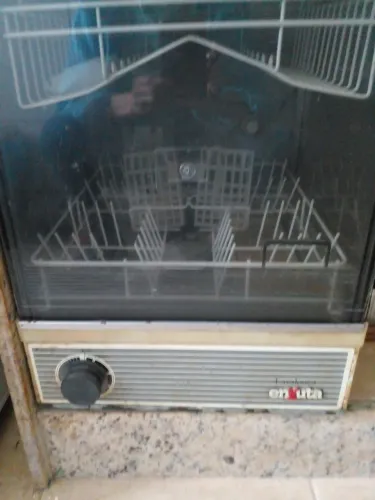 VENDO MÁQUINA DE LAVAR LOUÇAS DE PORTE GRANDE DE MARCA EXUTA AUTOMÁTICA SEMI NOVA 