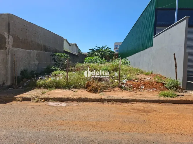 Terreno disponível para venda no bairro Nossa Senhora das Graças em Uberlândia MG