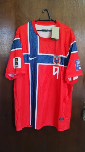 Camisa Nike Noruega, tam. 4XL, Haaland, n° 9 com patches da Copa 2026