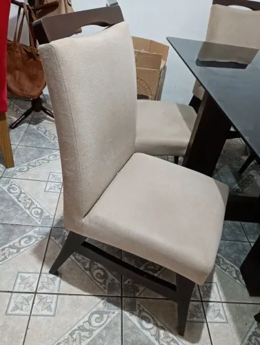 Mesa com 6 cadeiras 