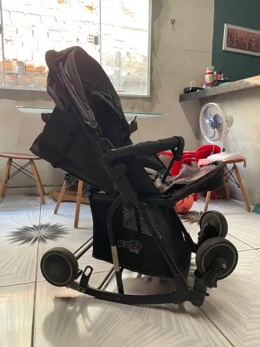 Vendo esse carrinho de bebê que balança