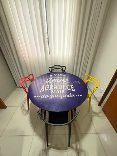 Conjunto de mesa e cadeira