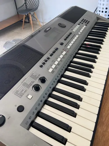 Imperdível teclado musical