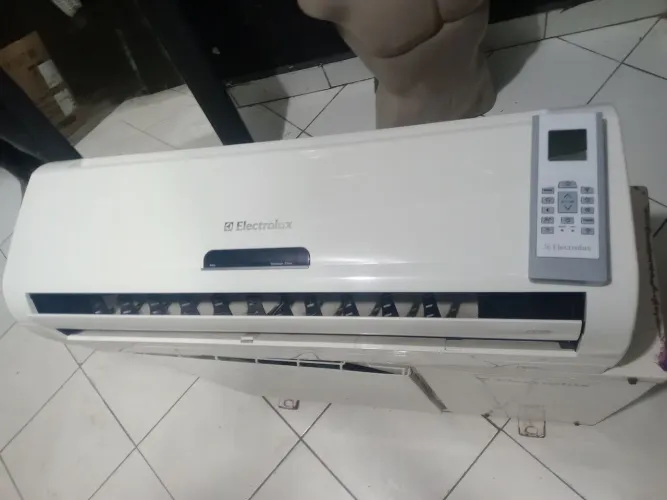 Ar condicionado 12000 BTUs em ótimo estado 