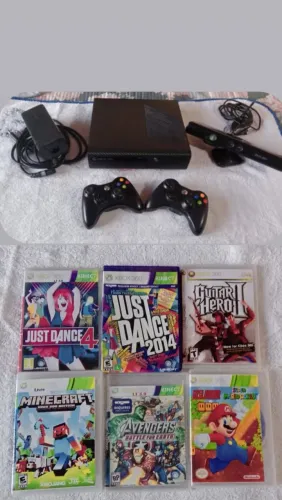 Xbox 360 slim <br>Desbloqueado<br>39 jogos na memória <br>Duas manetes originais<br>Kinect <br>6 jogo