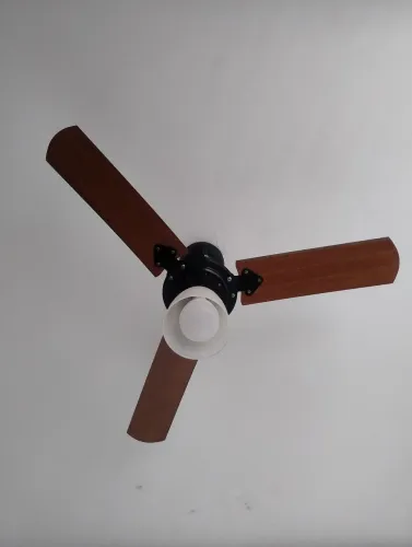 Ventilador de teto em perfeito estado