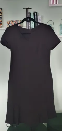 Vestido Preto Babado Discreto na Saia - P. A Concept