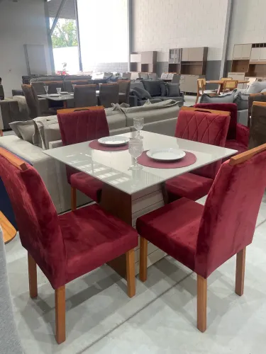 Mesa De Jantar Quadrada Com 4 Cadeiras