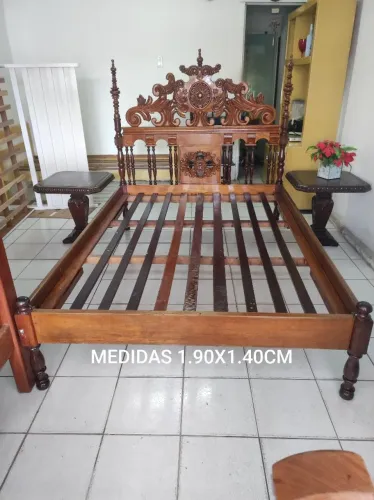 CAMA CASAL ENTALHADA COM 2 MESAS LATERAL 