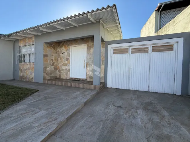 Casa com piscina a venda, 3 quartos, 2 banheiros , 2 vagas, bairro Fátima, Canoas