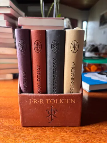 (Box Pocket Luxo Senhor dos Anéis + O Hobbit, 4 Livros