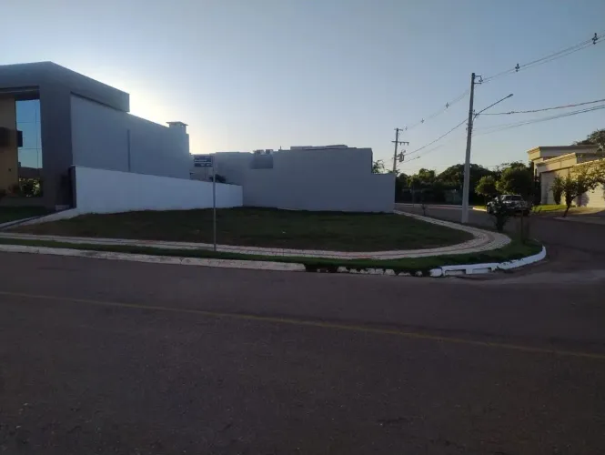 Terreno de esquina 375 m² no Condomínio Villa Toscana Rondonópolis - Sol da manhã