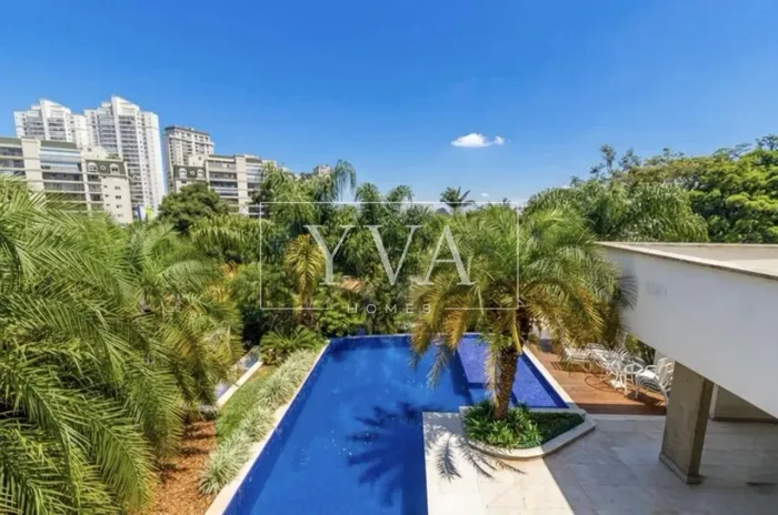 Casa com piscina em rua fechada com 881 m², 4 quartos sendo 4 suítes à venda no bairro Alt