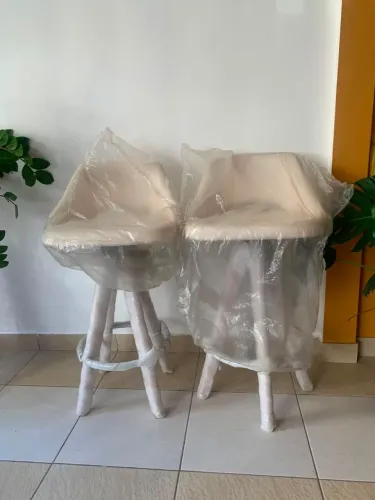 Duas banquetas de bar giratória, em tecido de linho Nova