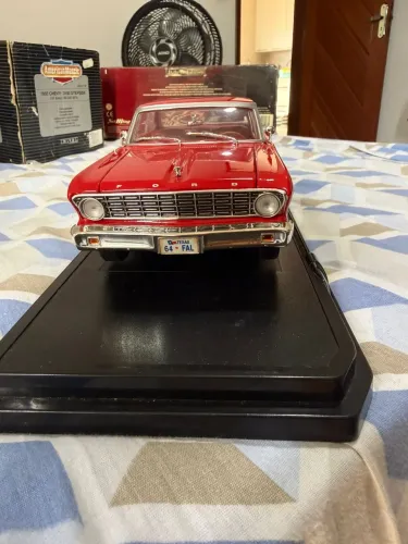 Miniatura Ford Falcon 1964 1:18 Yatming