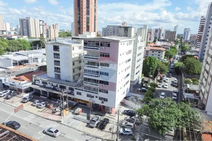Apartamento à venda no Ed. Ciro Torres