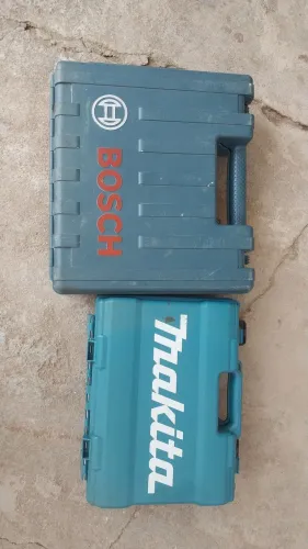 Vendo um martelete bosch e uma parafusadeira makita