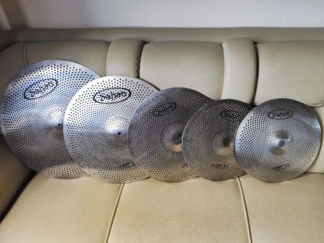 Kit de pratos mudos saab