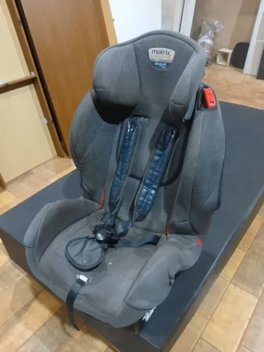 VENDO ESSA CADEIRINHA . USADA MAIS EM BOM ESTADO. 
