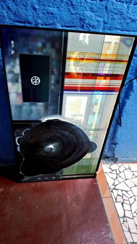 Vendo tv smart Semp Toshiba ,retirar peças ou arrumar,70 reais.