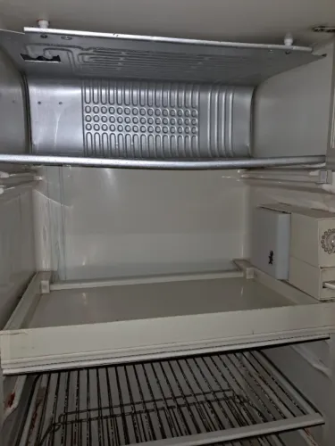 Vendo Geladeira Brastemp antiga funcionando perfeitamente.