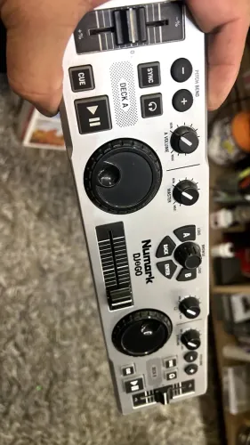 Controladora DJ - numark dj2go