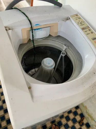 Máquina de lavar E microondas quebrado 