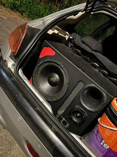 Caixa de som automotivo