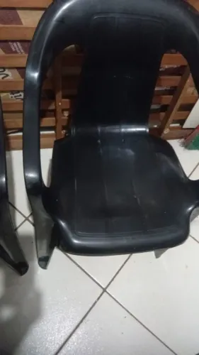 Cadeira Plástica Preta