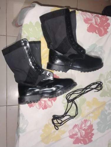 Vendo Par de Botas militar/tática Palmilhado Boots,