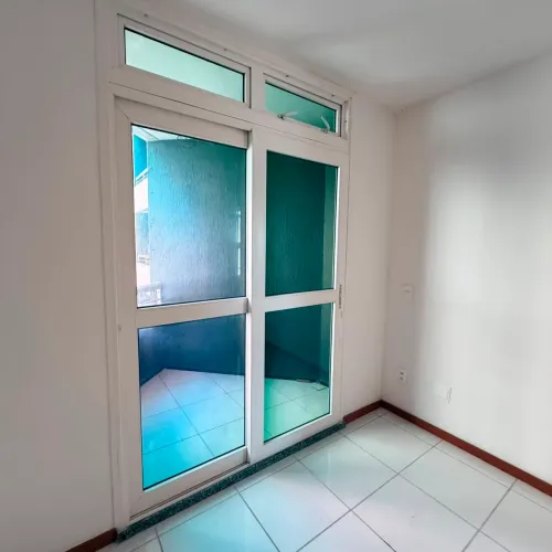 Porta de Alumínio com Vidro para Sacada - Excelente Estado